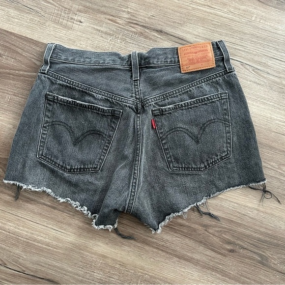 LEVIS Gray Waterless 501 button fly Denim Cutoff Shorts Women Size 28 - Picture 5 of 6